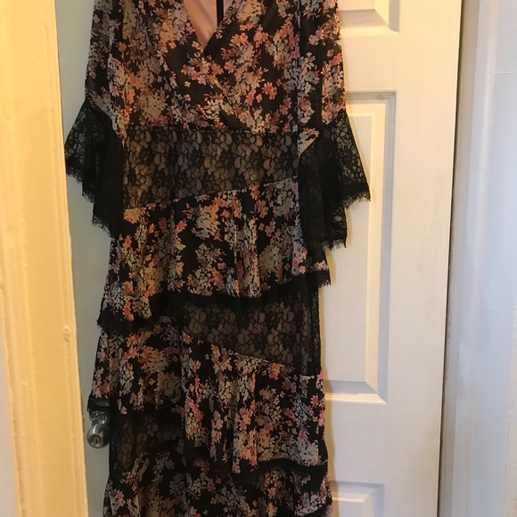 Floral dress with lacing - Picture 6 of 8